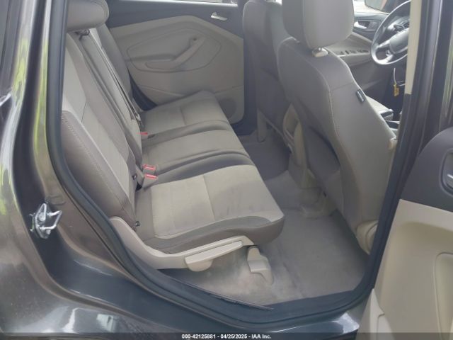 1FMCU9GX2FUC57005 Ford ESCAPE SE