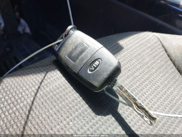 5XYKTDA69EG425180 KIA SORENTO LX