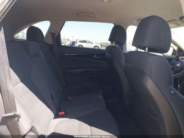 5XYPGDA59HG307040 KIA Sorento 3.3l Lx