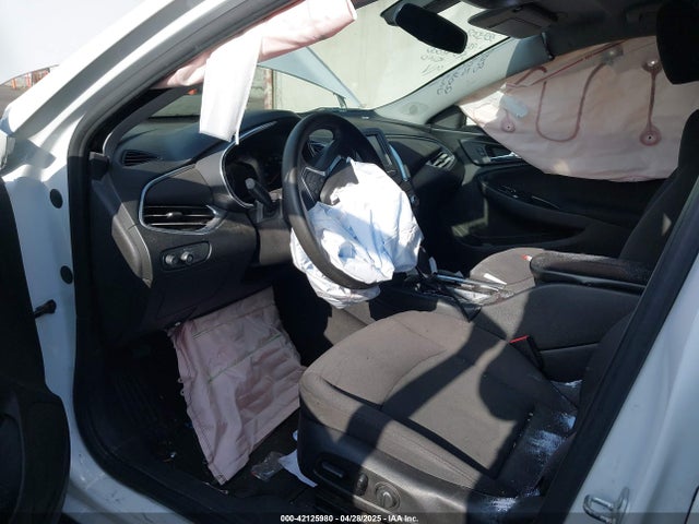 1G1ZE5ST4HF157805 Chevrolet MALIBU 1LT