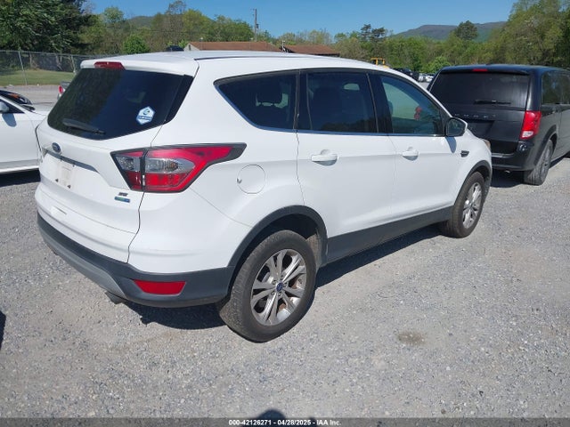 1FMCU9GD3HUA40233 Ford ESCAPE SE