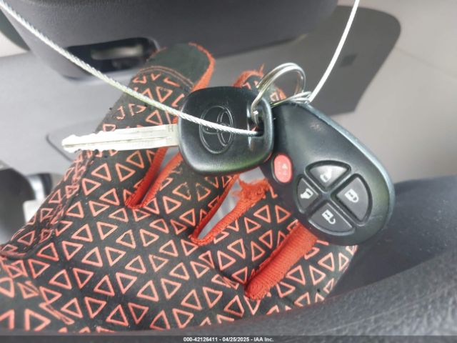 5TDKZ3DCXJS937540 Toyota Sienna Le 8 Passenger