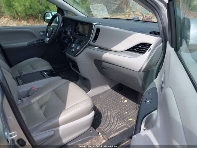 5TDKZ3DCXJS937540 Toyota Sienna Le 8 Passenger