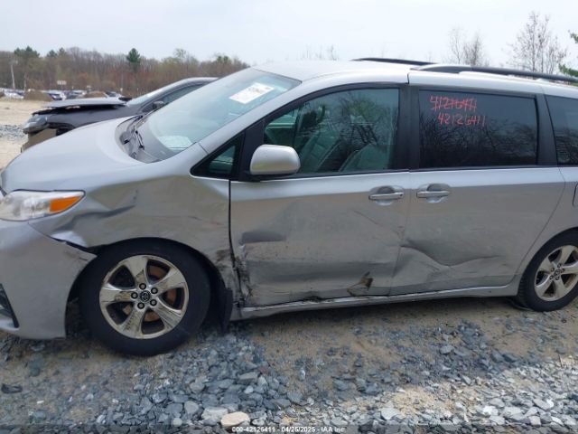 5TDKZ3DCXJS937540 Toyota Sienna Le 8 Passenger
