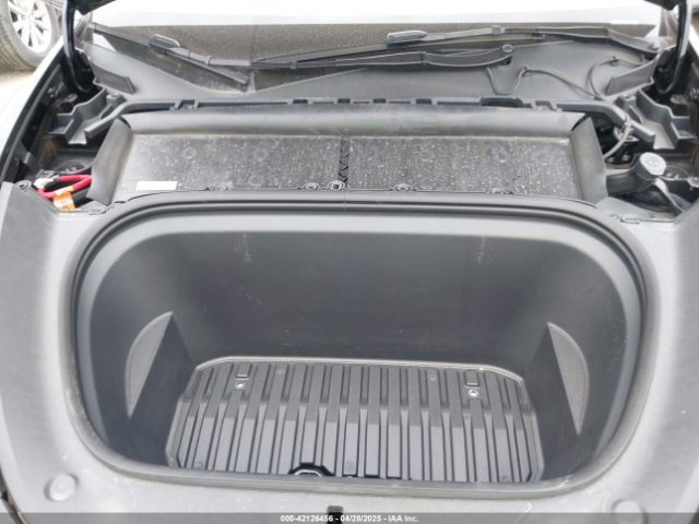 2024 TESLA MODEL Y 7SAYGDEF7RA267752 Photo 9