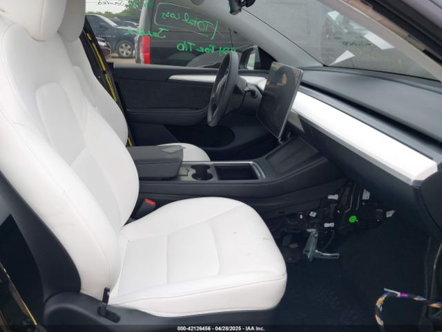 2024 TESLA MODEL Y 7SAYGDEF7RA267752 Photo 4