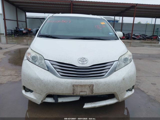 5TDYZ3DC2HS846346 Toyota Sienna Xle 8 Passenger