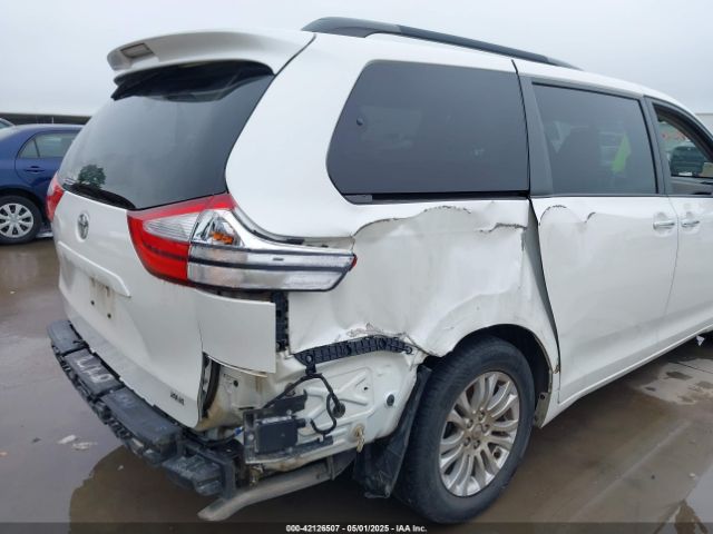 5TDYZ3DC2HS846346 Toyota Sienna Xle 8 Passenger