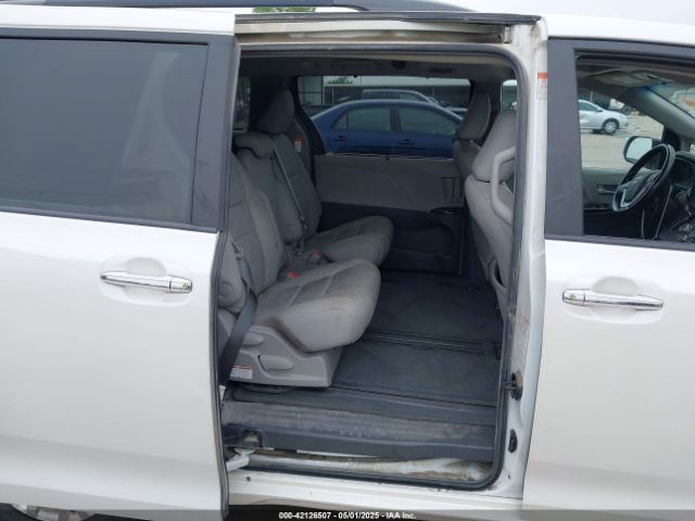 5TDYZ3DC2HS846346 Toyota Sienna Xle 8 Passenger