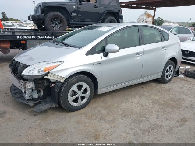 Toyota Prius Two 2015 JTDKN3DU3F0413662 Image 2