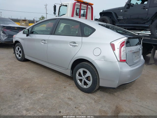 Toyota Prius Two 2015 JTDKN3DU3F0413662 Image 3