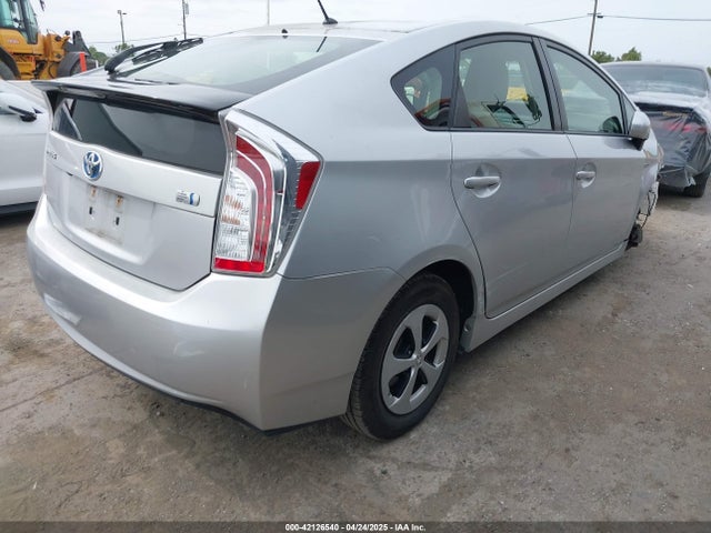 Toyota Prius Two 2015 JTDKN3DU3F0413662 Image 4