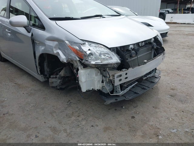 Toyota Prius Two 2015 JTDKN3DU3F0413662 Image 6