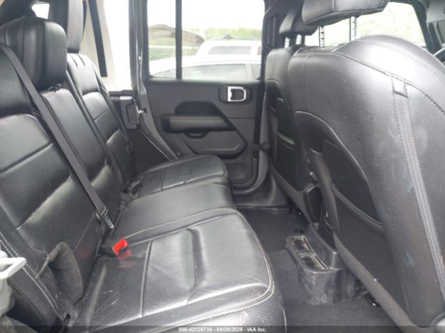 1C4HJXEG8JW229720 Jeep Wrangler Unlimited Sahara 4x4