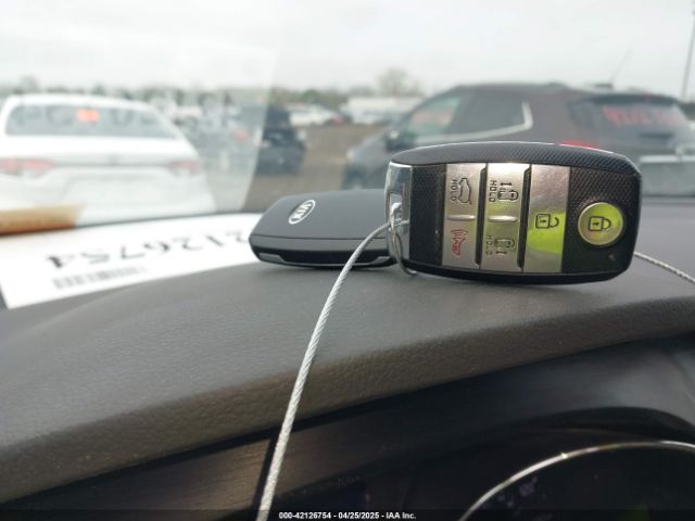 KNDMB5C14H6249021 KIA SEDONA LX