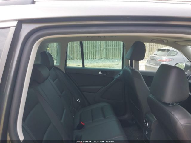 WVGBV7AX4FW560684 Volkswagen TIGUAN SE