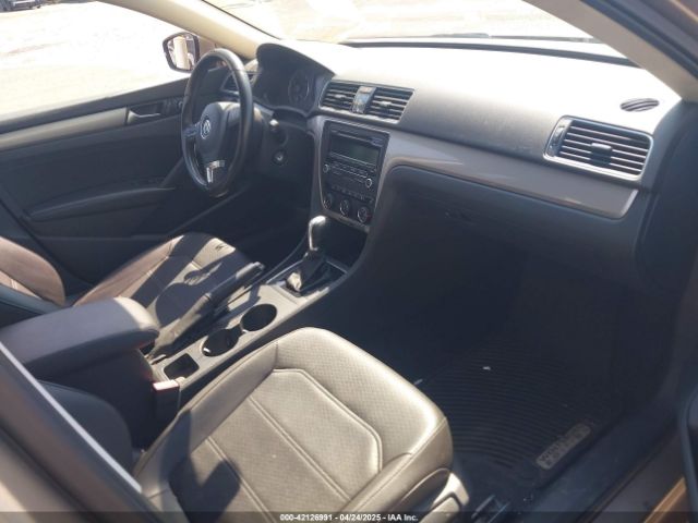 1VWAT7A34FC032404 Volkswagen Passat 1.8t Wolfsburg Edition