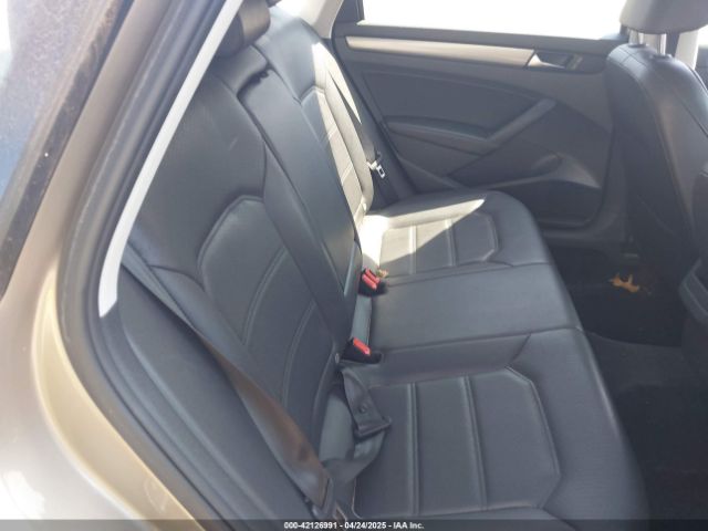 1VWAT7A34FC032404 Volkswagen Passat 1.8t Wolfsburg Edition