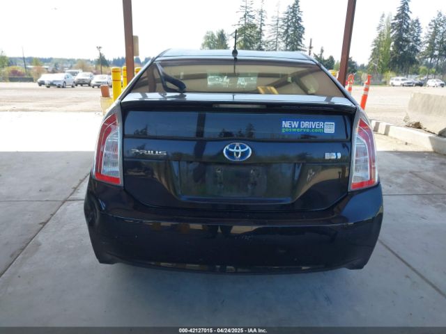 JTDKN3DU1F1899480 Toyota Prius Two