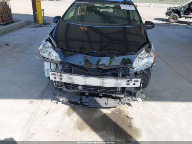 JTDKN3DU1F1899480 Toyota Prius Two