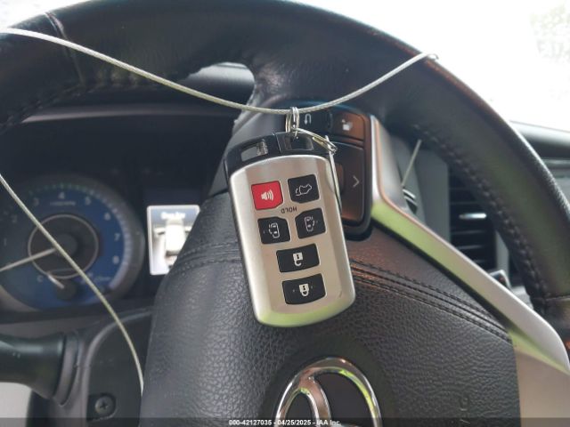 5TDYK3DC8GS721290 Toyota Sienna Xle 8 Passenger