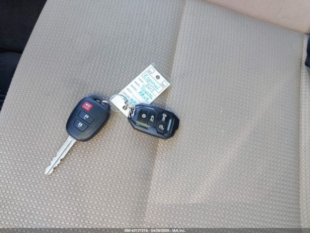JTMRFREV1HJ119678 Toyota Rav4 Xle
