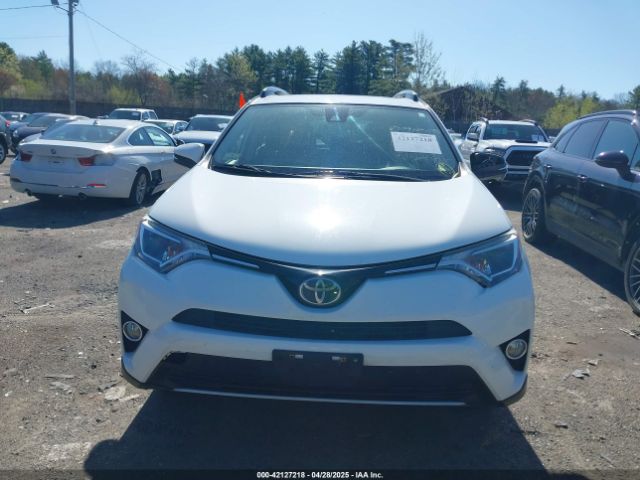 JTMRFREV1HJ119678 Toyota Rav4 Xle