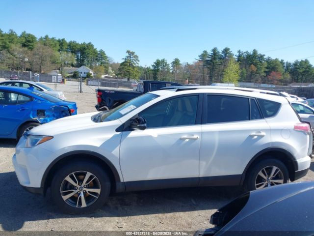 JTMRFREV1HJ119678 Toyota Rav4 Xle