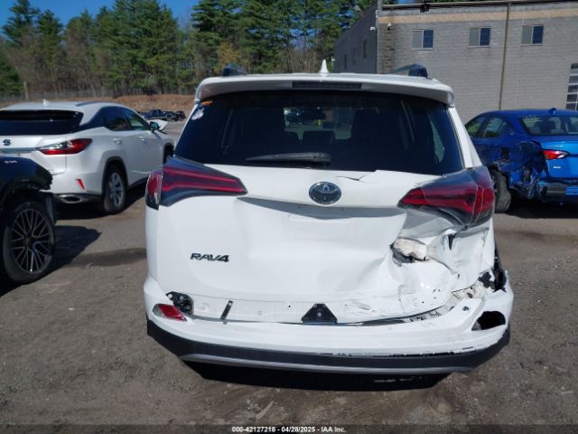 JTMRFREV1HJ119678 Toyota Rav4 Xle