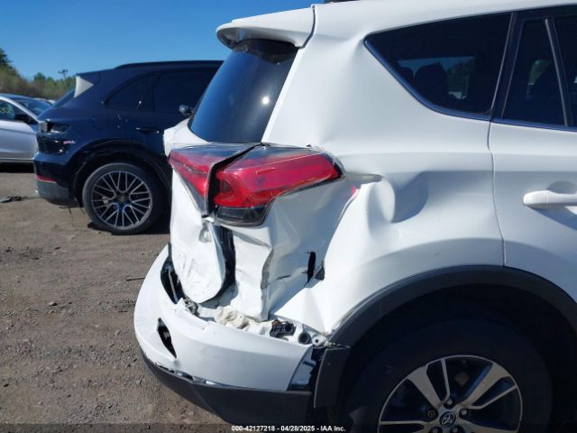 JTMRFREV1HJ119678 Toyota Rav4 Xle