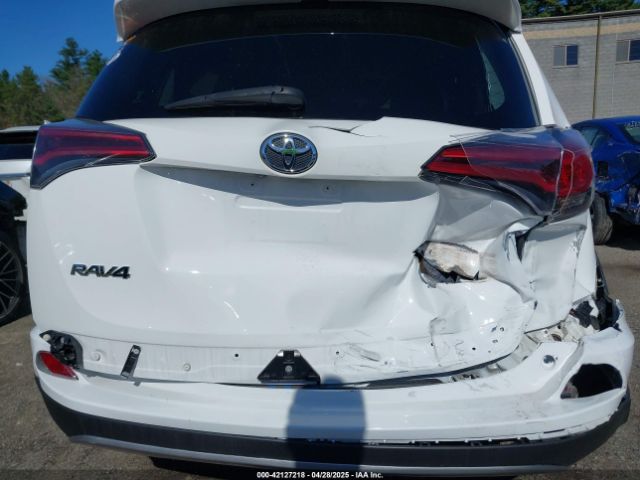 JTMRFREV1HJ119678 Toyota Rav4 Xle