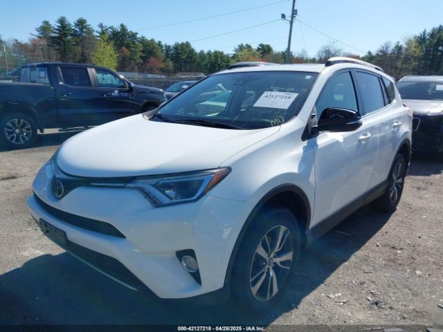 JTMRFREV1HJ119678 Toyota Rav4 Xle