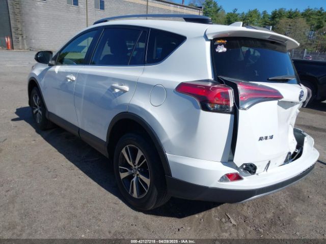 JTMRFREV1HJ119678 Toyota Rav4 Xle