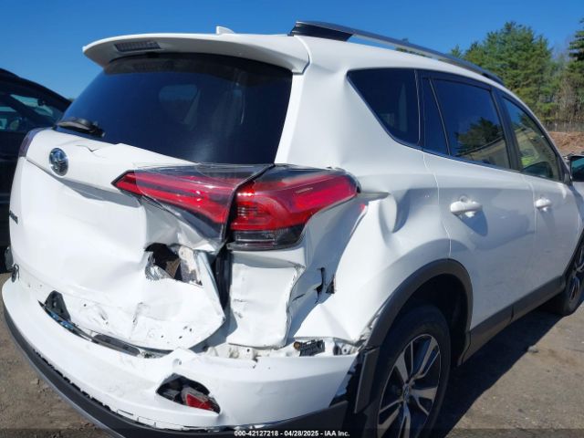 JTMRFREV1HJ119678 Toyota Rav4 Xle