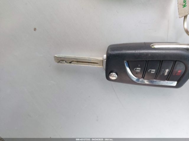 5YFEPMAE2NP338709 Toyota COROLLA LE
