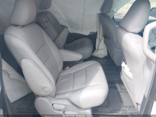 5TDYK3DC3FS571023 Toyota Sienna Xle 8 Passenger