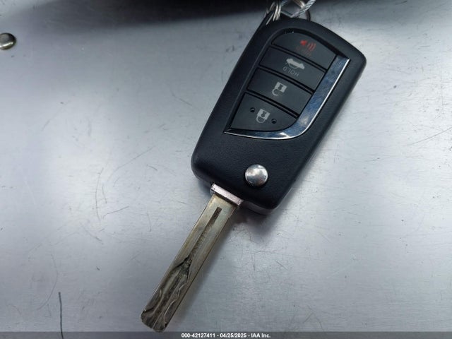 4T1B11HK8KU819721 Toyota CAMRY LE