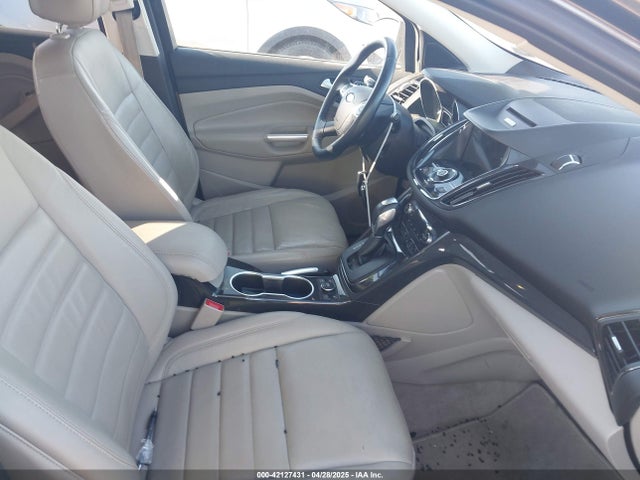 1FMCU9J9XGUC32994 Ford Escape Titanium