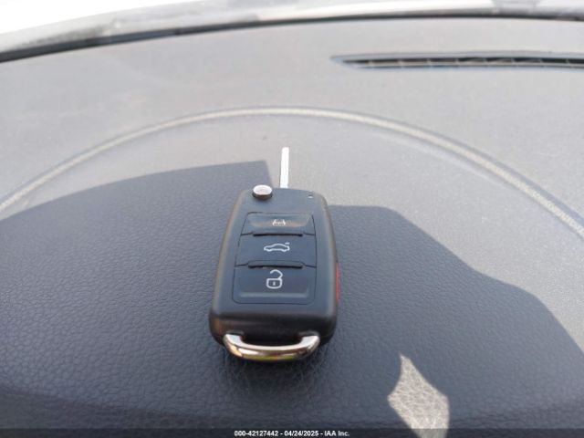 WVGAV3AX5EW580879 Volkswagen TIGUAN S