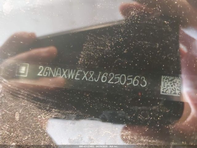2GNAXWEX8J6250563 Chevrolet Equinox Premier