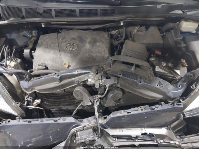 5TDYZ3DC0JS943986 Toyota Sienna Xle 8 Passenger
