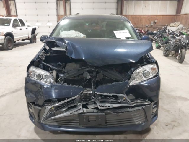 5TDYZ3DC0JS943986 Toyota Sienna Xle 8 Passenger