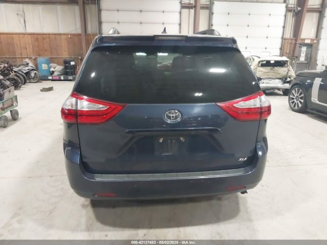 5TDYZ3DC0JS943986 Toyota Sienna Xle 8 Passenger