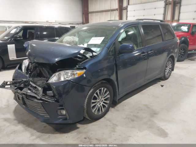 5TDYZ3DC0JS943986 Toyota Sienna Xle 8 Passenger