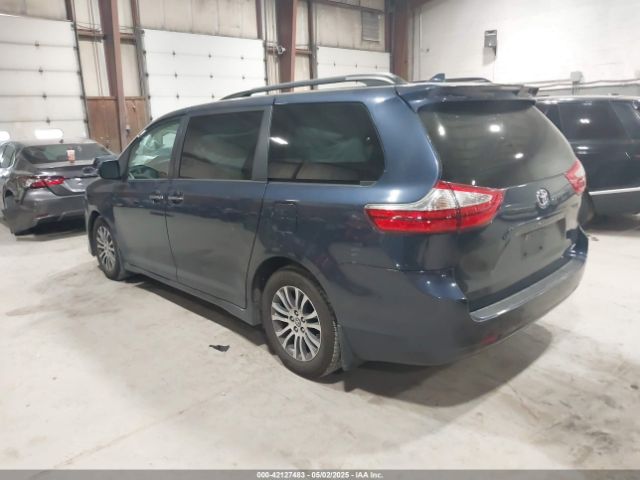 5TDYZ3DC0JS943986 Toyota Sienna Xle 8 Passenger