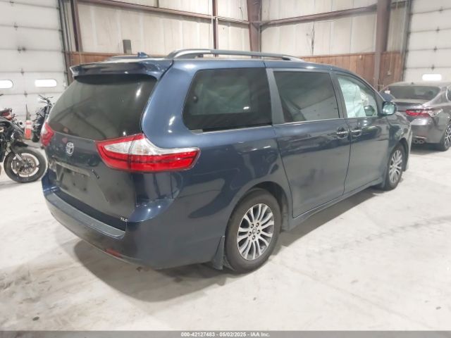 5TDYZ3DC0JS943986 Toyota Sienna Xle 8 Passenger
