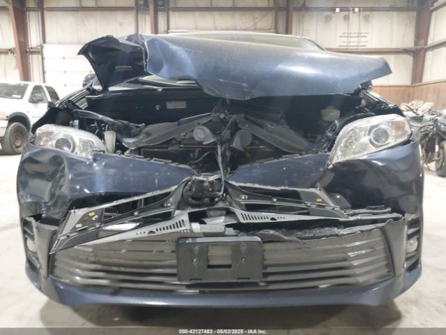 5TDYZ3DC0JS943986 Toyota Sienna Xle 8 Passenger