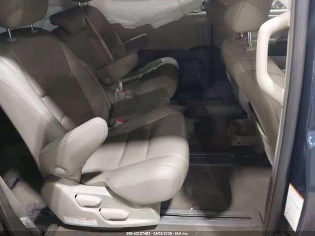 5TDYZ3DC0JS943986 Toyota Sienna Xle 8 Passenger