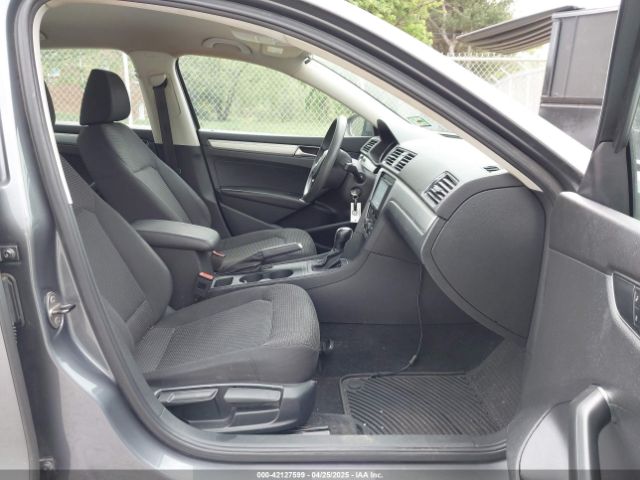 1VWAT7A39GC032948 Volkswagen Passat 1.8t S