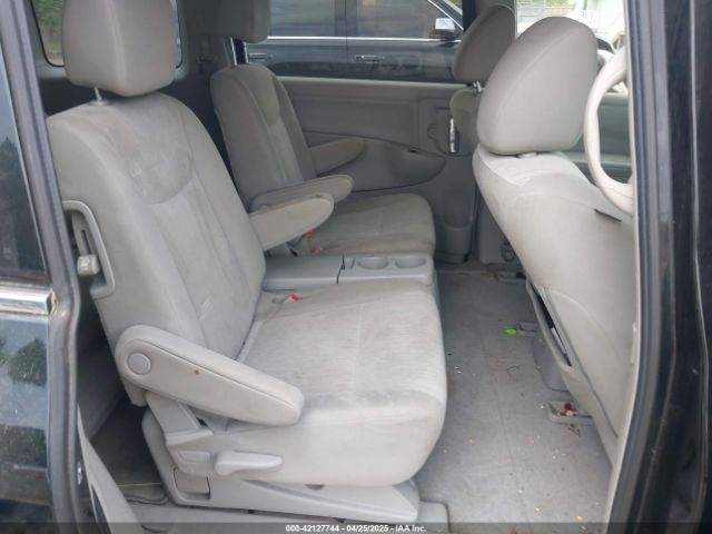 JN8AE2KP8E9101158 Nissan Quest Sv
